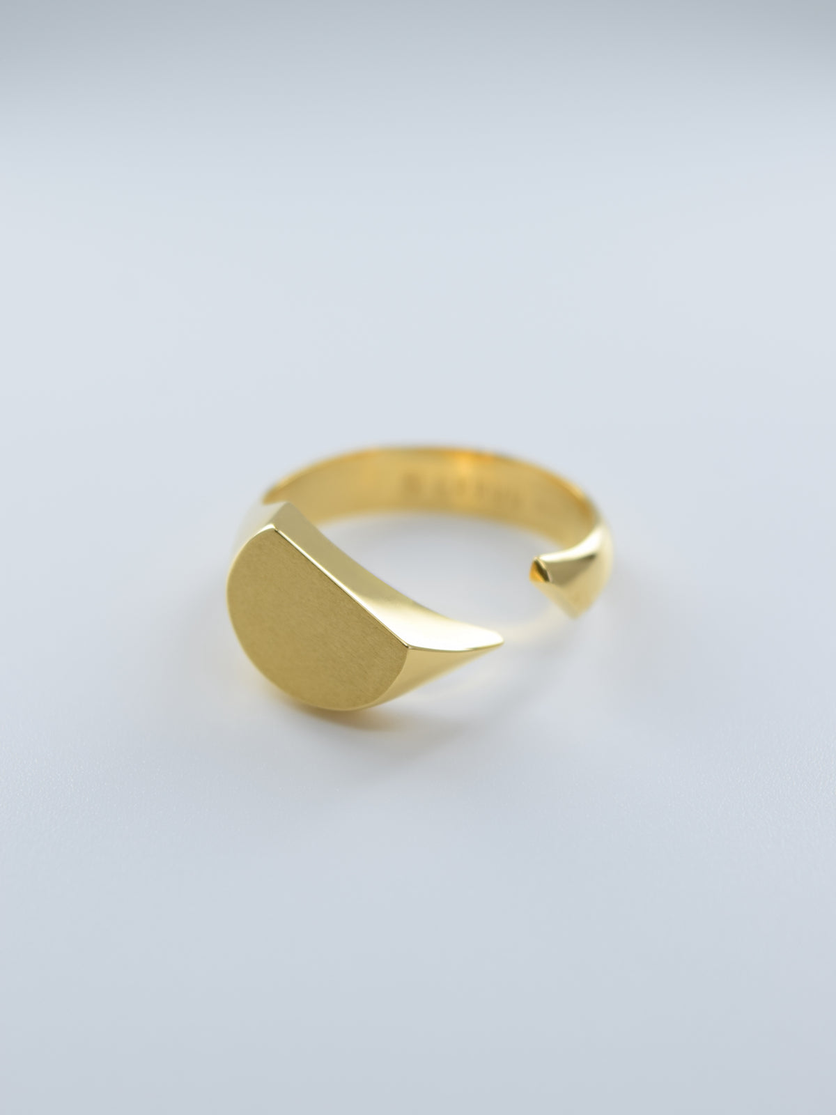 Intent Loss Circle Signet Ring (K18) #10–#12(US)