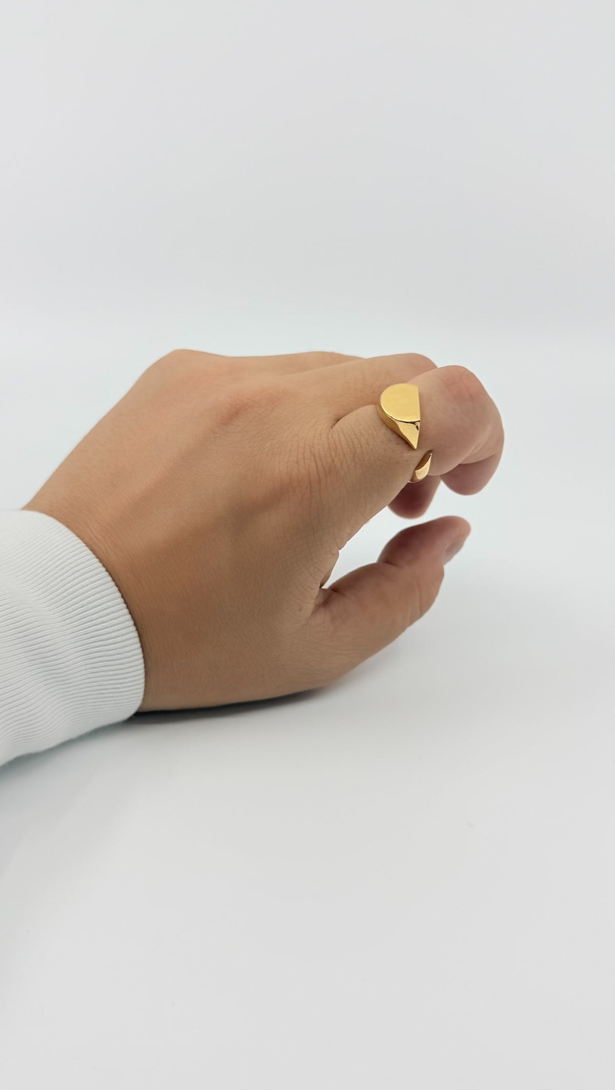 18K Gold Intent Loss Circle Signet Ring - JP Size #21-25
